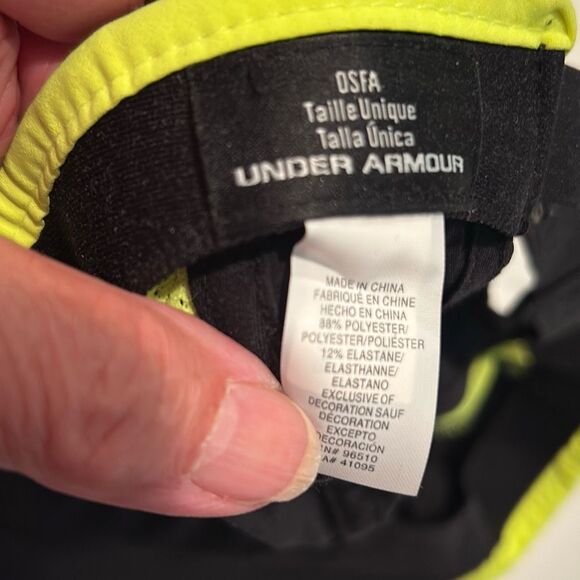 UNDER ARMOUR Black Feather Light Hat - Picture 4 of 5